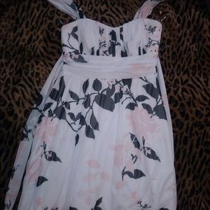 White with leaves sleeves dress